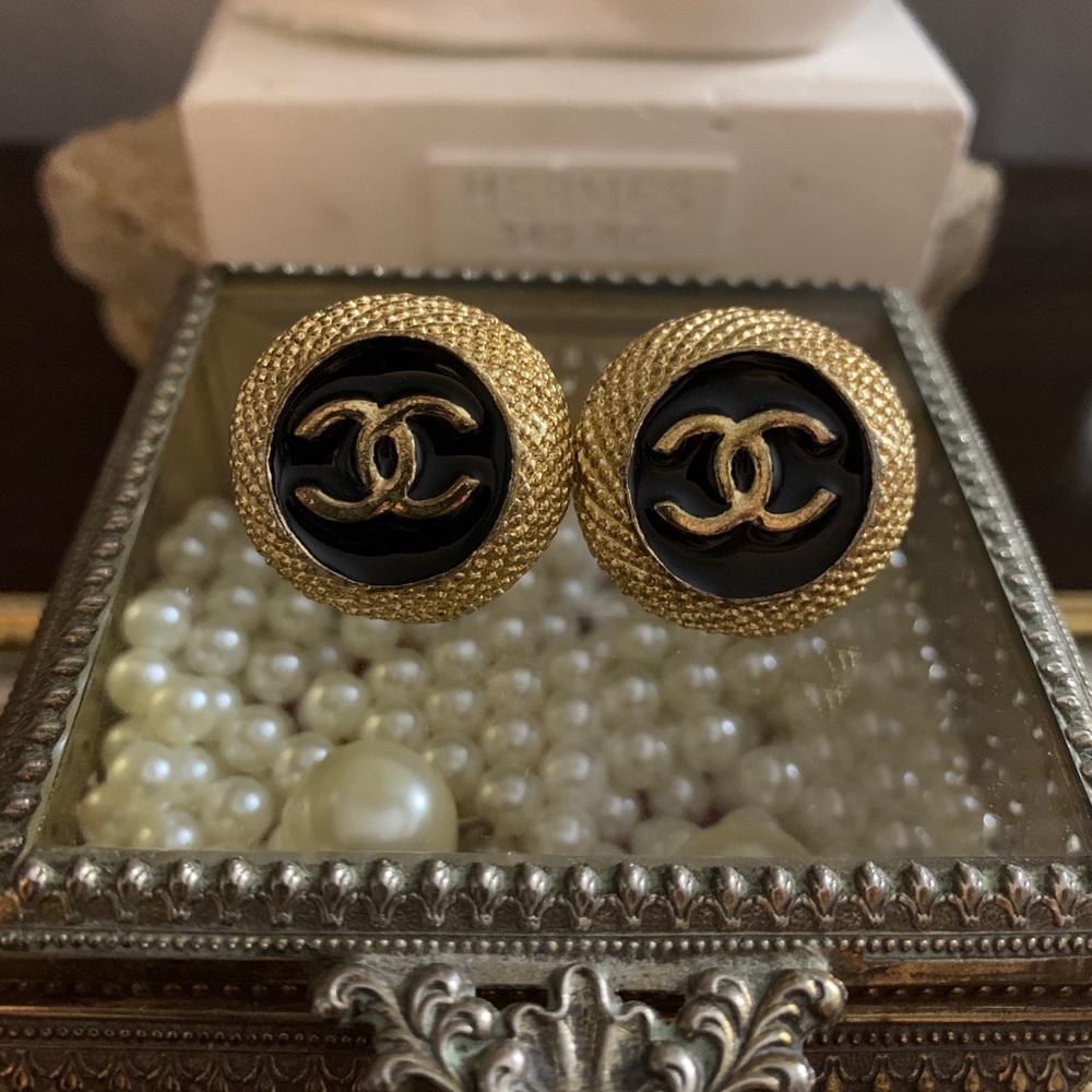 Vintage gold Chanel clip on earrings